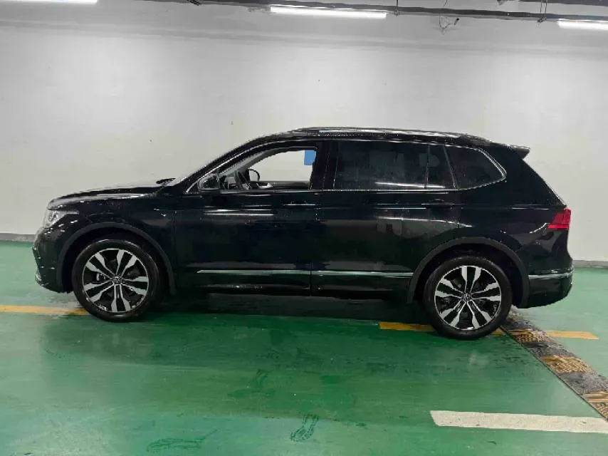 2025 Volkswagen Tiguan L 2.0T 186HP L4 7DCT,autocango,china used car exporter,china ev exporter,chinese used car exporter,chinese used ev exporter