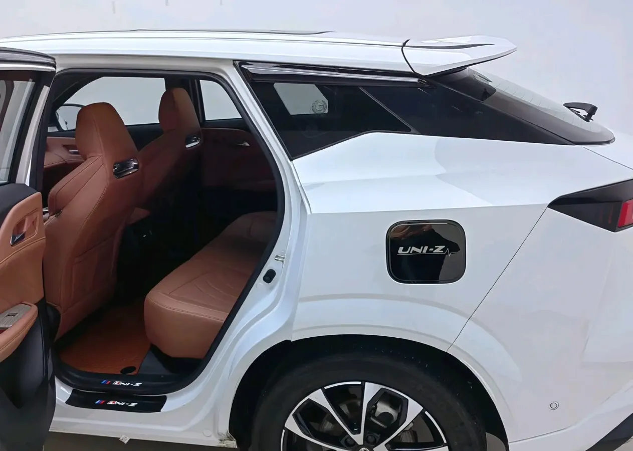 2024 ChangAn UNI-Z 1.5L 98HP L4 E-CVT PHEV 18.4KWH,autocango,china used car exporter,china ev exporter,chinese used car exporter,chinese used ev exporter