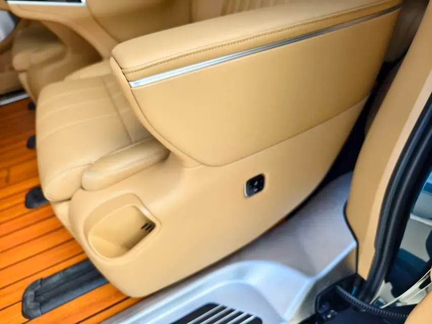 2025 Voyah Dream 1.5T 150HP L4 PHEV 41.7KWH,autocango,china used car exporter,china ev exporter,chinese used car exporter,chinese used ev exporter