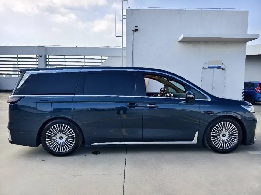 2025 Voyah Dream 1.5T 150HP L4 PHEV 41.7KWH,autocango,china used car exporter,china ev exporter,chinese used car exporter,chinese used ev exporter