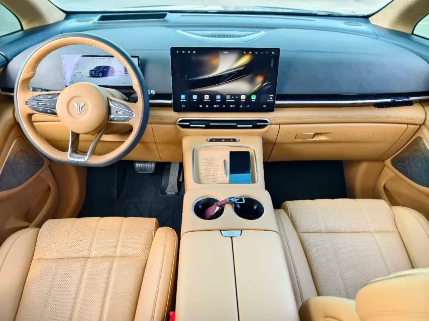 2025 Voyah Dream 1.5T 150HP L4 PHEV 41.7KWH,autocango,china used car exporter,china ev exporter,chinese used car exporter,chinese used ev exporter