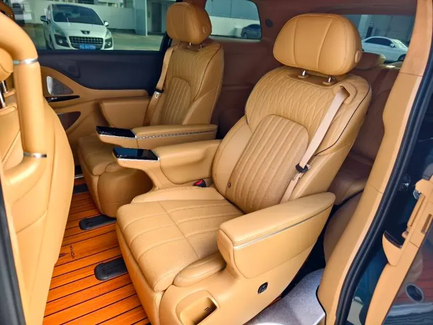 2025 Voyah Dream 1.5T 150HP L4 PHEV 41.7KWH,autocango,china used car exporter,china ev exporter,chinese used car exporter,chinese used ev exporter