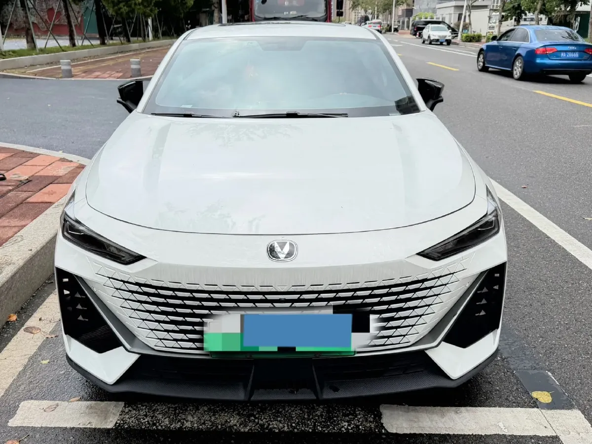 2023 ChangAn UNI-V iDD 1.5T 170HP L4 6TCT PHEV 18.4KWH,autocango,china used car exporter,china ev exporter,chinese used car exporter,chinese used ev exporter