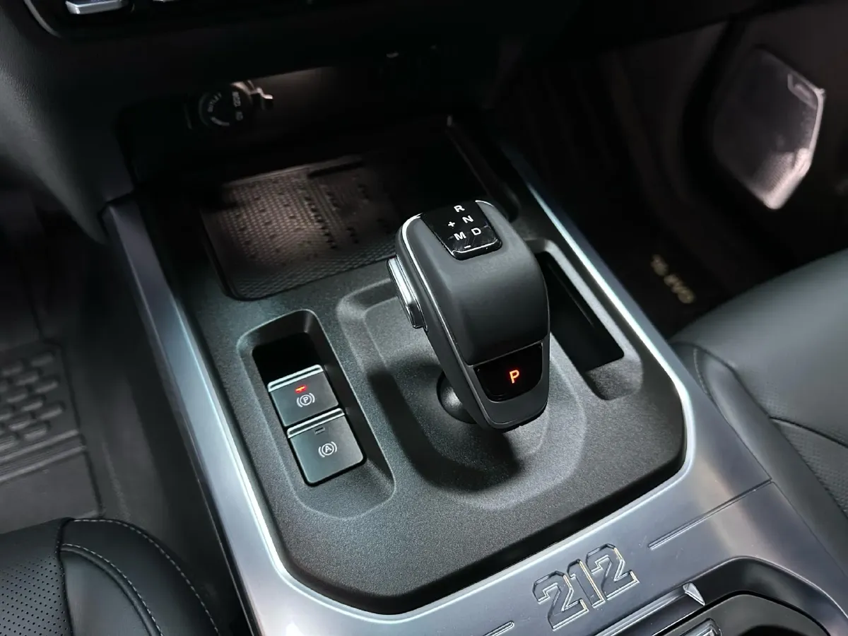 2025 212 212 T01 2.0T 252HP L4 8AT,autocango,china used car exporter,china ev exporter,chinese used car exporter,chinese used ev exporter