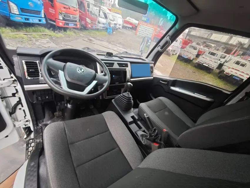 2022 DongFeng Fengon Fengon 500 1.5L 116HP L4 5MT,autocango,china used car exporter,china ev exporter,chinese used car exporter,chinese used ev exporter