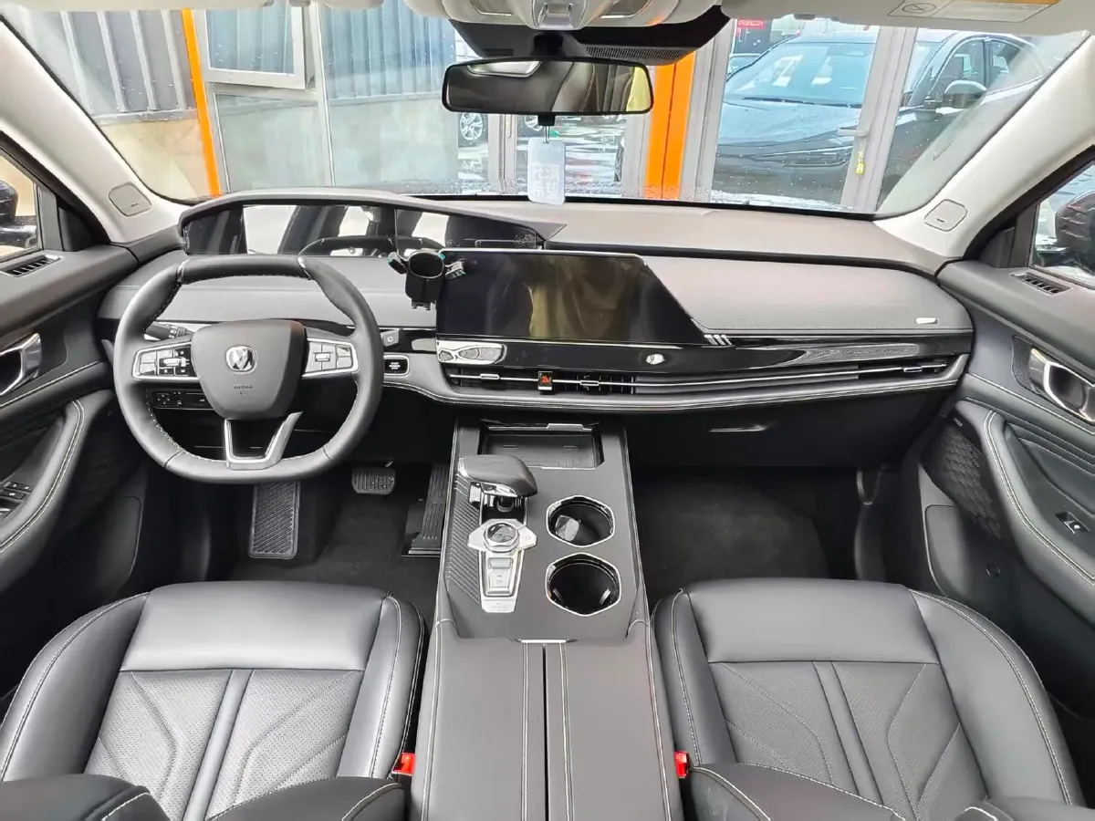 2024 ChangAn UNI-K 2.0T 233HP L4 8AT,autocango,china used car exporter,china ev exporter,chinese used car exporter,chinese used ev exporter