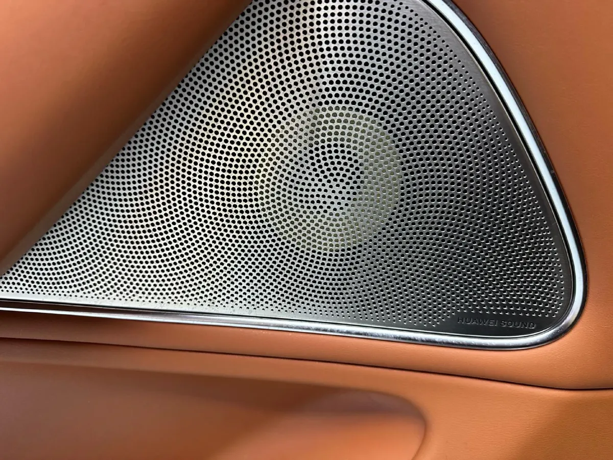 2025 AITO AITO M8 REEV 160HP REEV 53.4KWH,autocango,china used car exporter,china ev exporter,chinese used car exporter,chinese used ev exporter