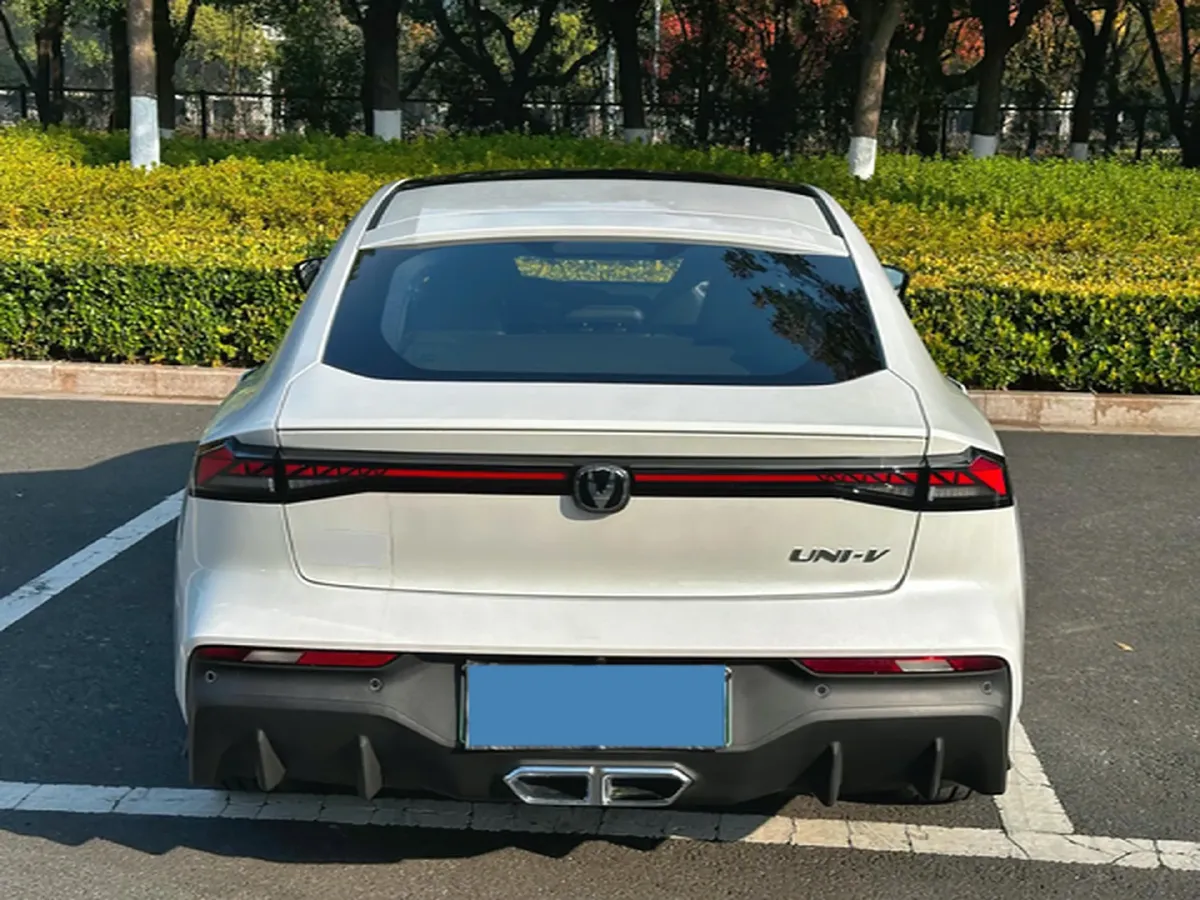 2024 ChangAn UNI-V iDD 1.5L 110HP L4 E-CVT PHEV 18.99KWH,autocango,china used car exporter,china ev exporter,chinese used car exporter,chinese used ev exporter