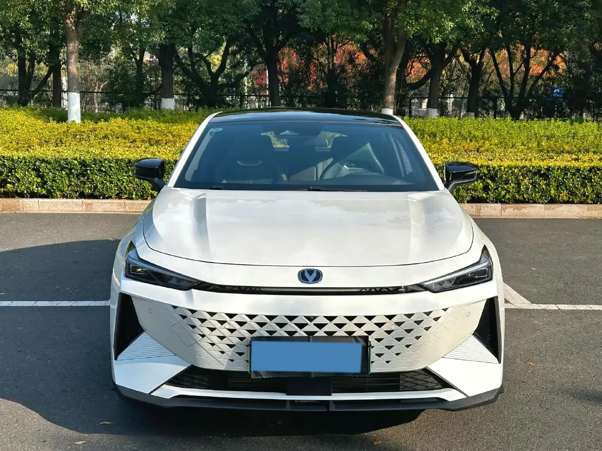 2024 ChangAn UNI-V iDD 1.5L 110HP L4 E-CVT PHEV 18.99KWH,autocango,china used car exporter,china ev exporter,chinese used car exporter,chinese used ev exporter