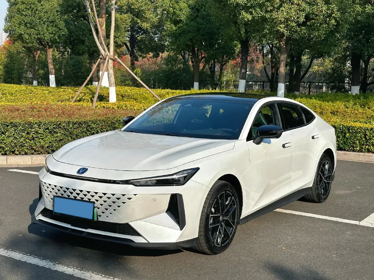 2024 ChangAn UNI-V iDD 1.5L 110HP L4 E-CVT PHEV 18.99KWH,autocango,china used car exporter,china ev exporter,chinese used car exporter,chinese used ev exporter