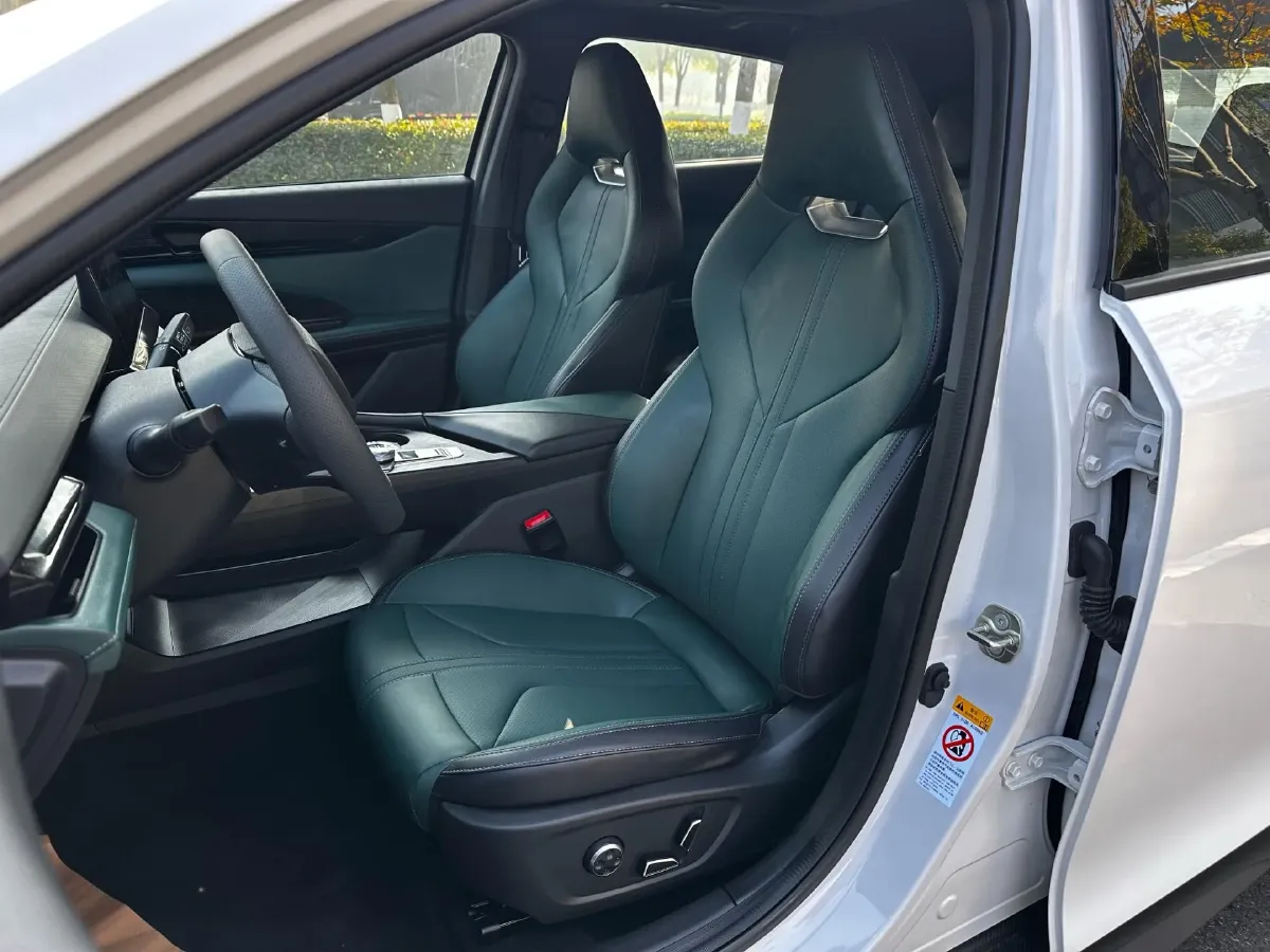 2024 ChangAn UNI-V iDD 1.5L 110HP L4 E-CVT PHEV 18.99KWH,autocango,china used car exporter,china ev exporter,chinese used car exporter,chinese used ev exporter