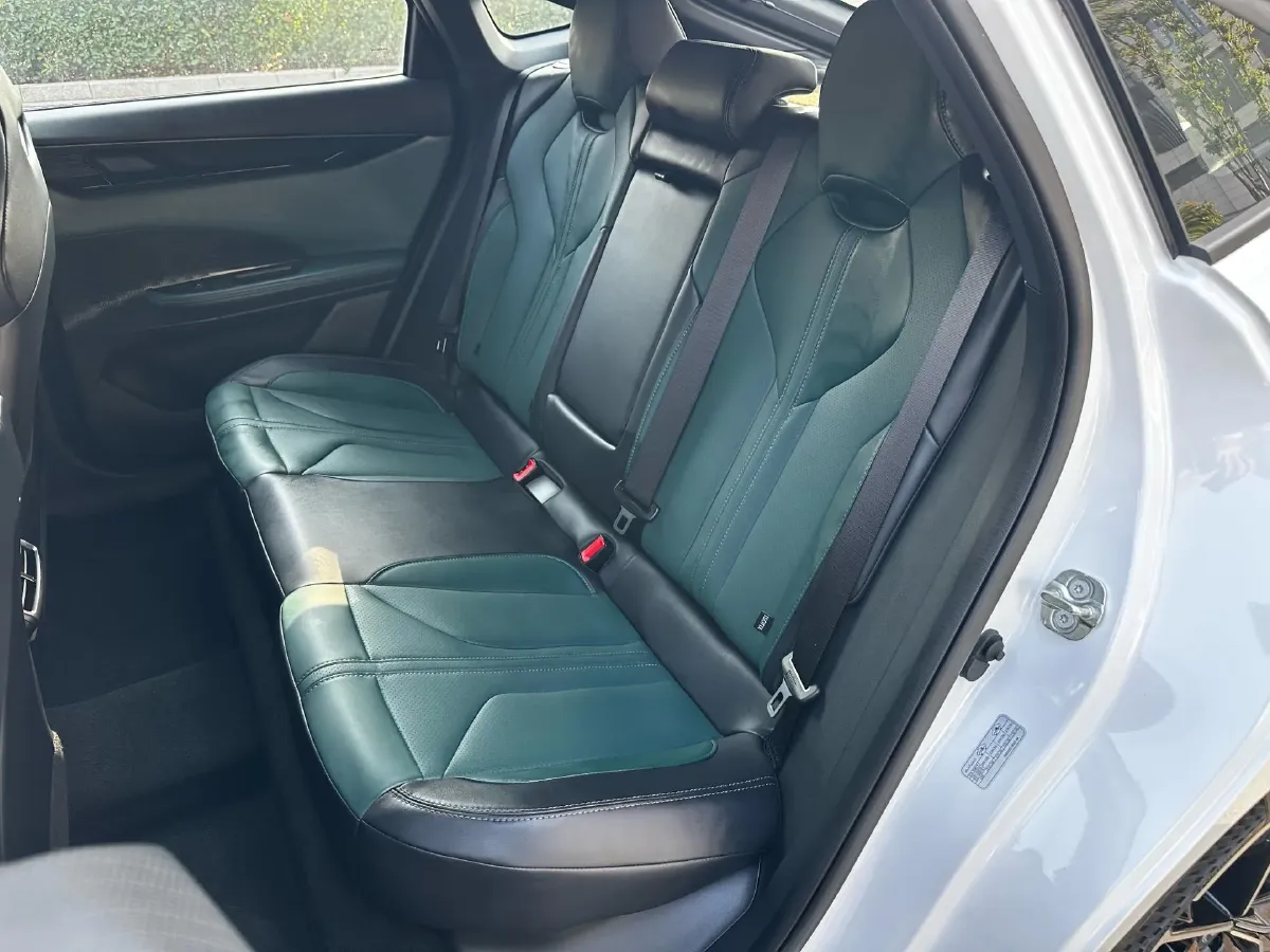 2024 ChangAn UNI-V iDD 1.5L 110HP L4 E-CVT PHEV 18.99KWH,autocango,china used car exporter,china ev exporter,chinese used car exporter,chinese used ev exporter