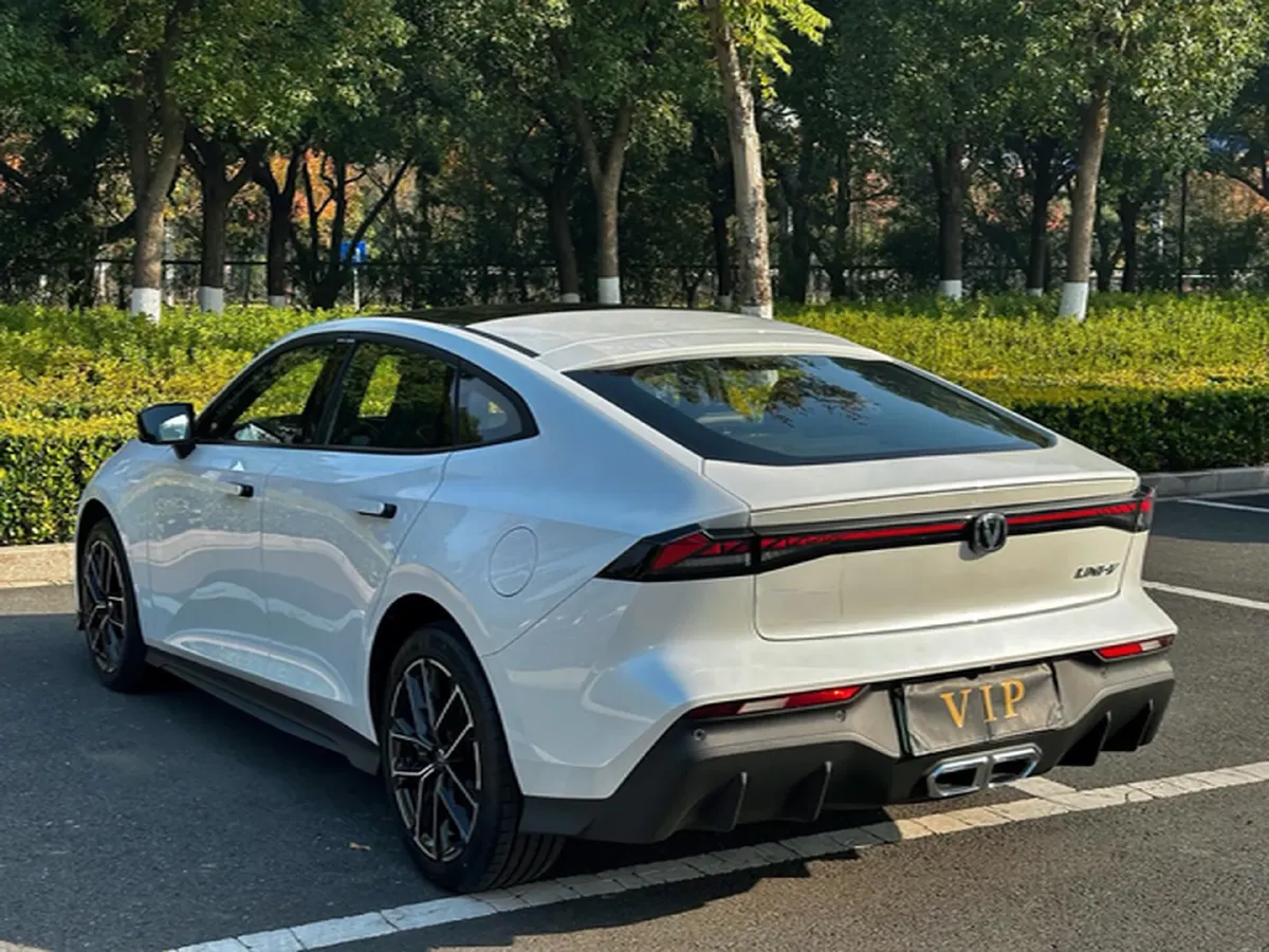 2024 ChangAn UNI-V iDD 1.5L 110HP L4 E-CVT PHEV 18.99KWH,autocango,china used car exporter,china ev exporter,chinese used car exporter,chinese used ev exporter