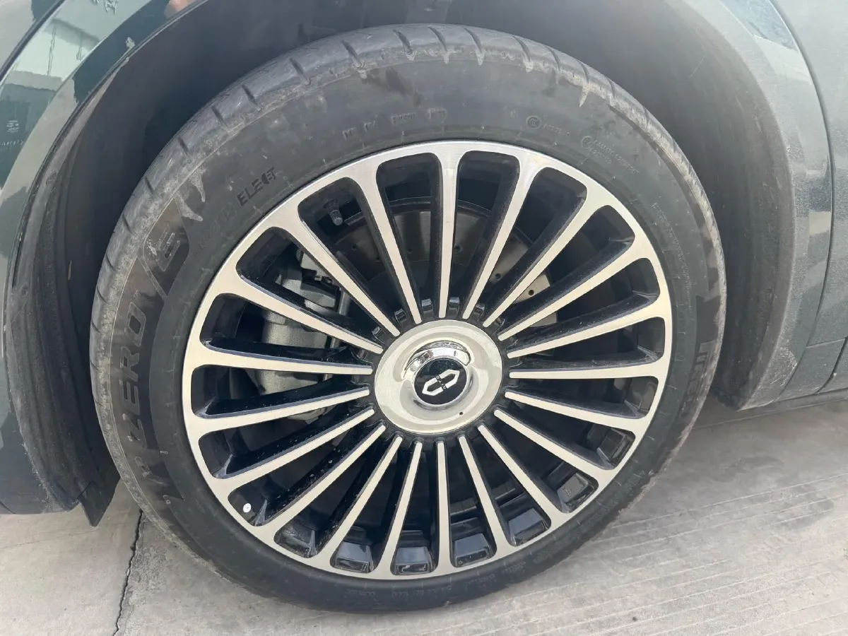 2025 AITO AITO M8 REEV 160HP REEV 53.4KWH,autocango,china used car exporter,china ev exporter,chinese used car exporter,chinese used ev exporter