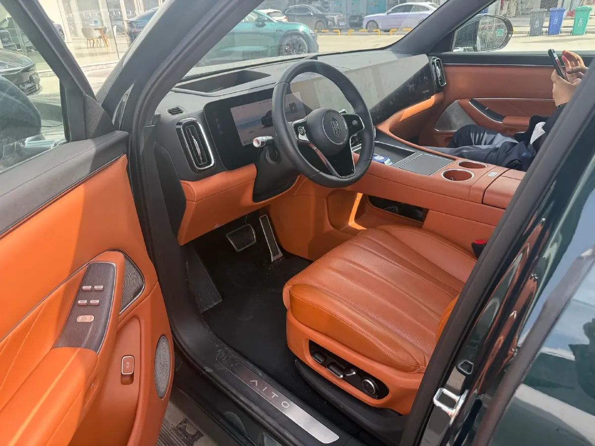 2025 AITO AITO M8 REEV 160HP REEV 53.4KWH,autocango,china used car exporter,china ev exporter,chinese used car exporter,chinese used ev exporter