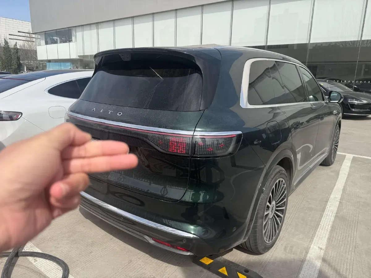 2025 AITO AITO M8 REEV 160HP REEV 53.4KWH,autocango,china used car exporter,china ev exporter,chinese used car exporter,chinese used ev exporter