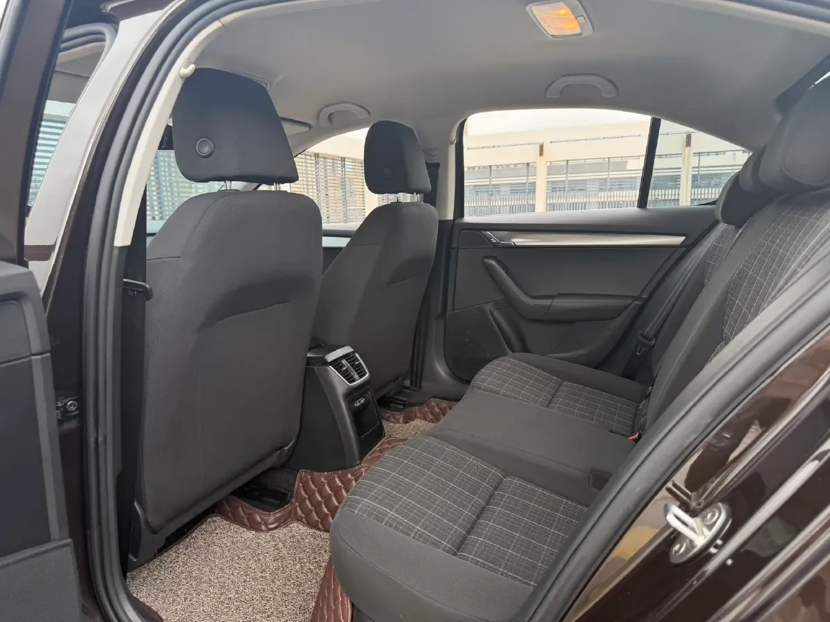 2018 Skoda Octavia 1.2T 116HP L4 7DCT,autocango,china used car exporter,china ev exporter,chinese used car exporter,chinese used ev exporter