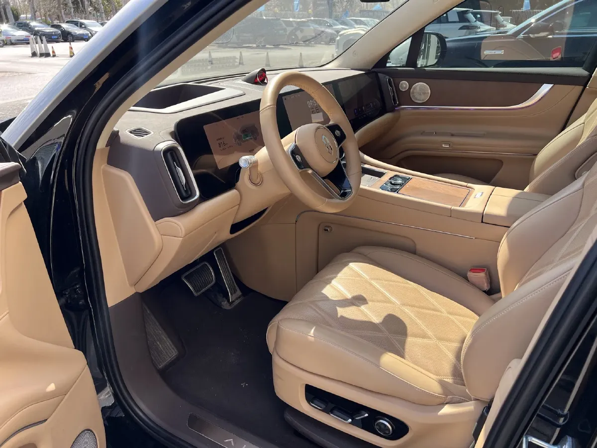 2025 AITO AITO M9 REEV 160HP REEV 52KWH,autocango,china used car exporter,china ev exporter,chinese used car exporter,chinese used ev exporter