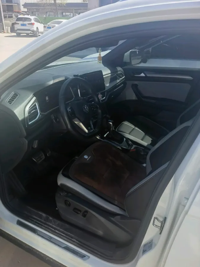 2023 Volkswagen T-Roc 1.5T 160HP L4 7DCT,autocango,china used car exporter,china ev exporter,chinese used car exporter,chinese used ev exporter