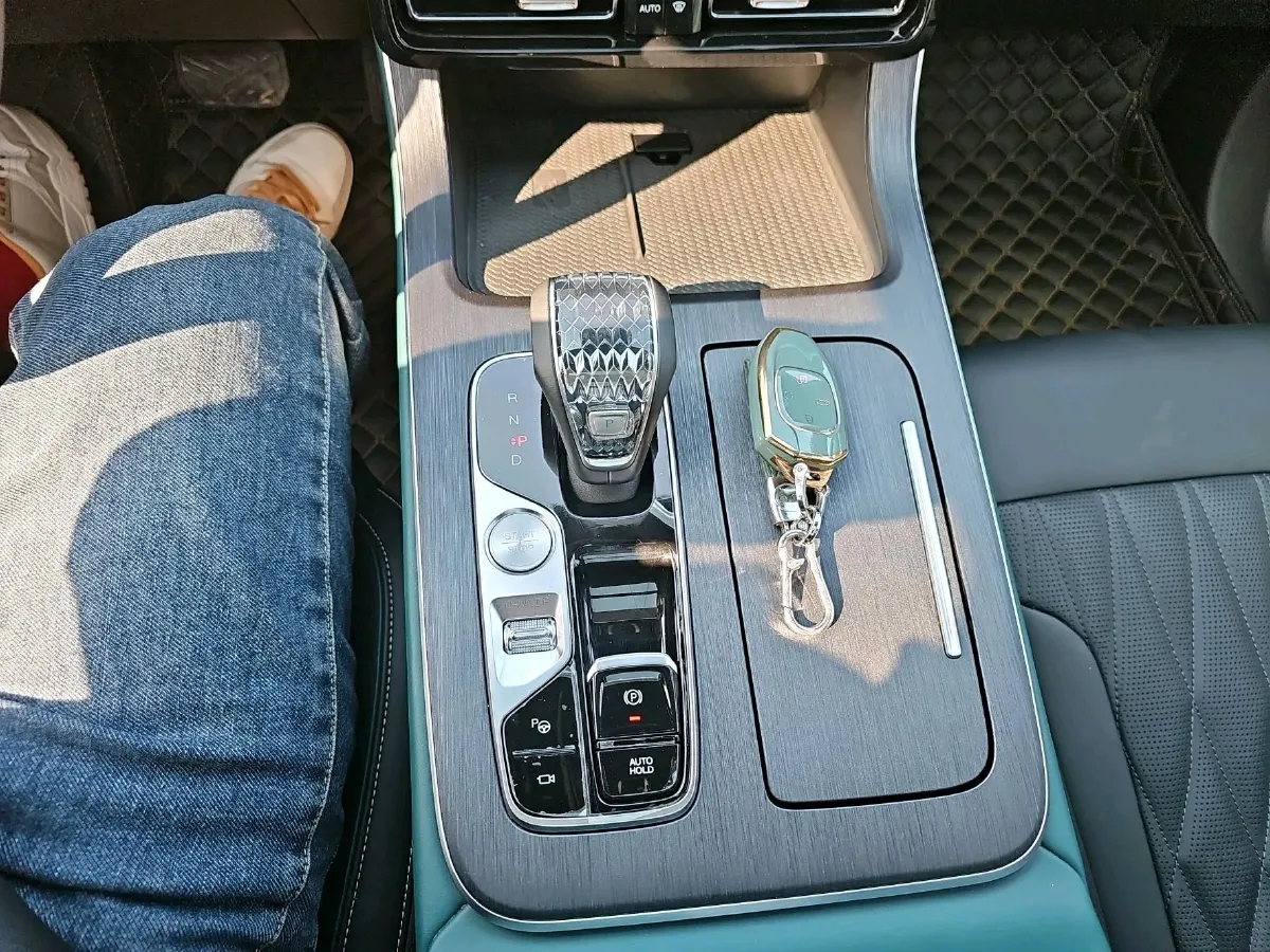 2022 GAC Trumpchi GS8 2.0T 252HP L4 8AT,autocango,china used car exporter,china ev exporter,chinese used car exporter,chinese used ev exporter