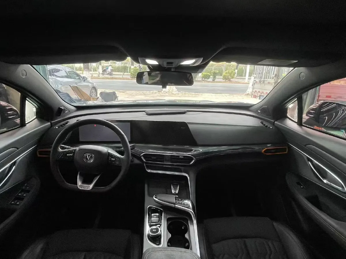 2023 ChangAn UNI-T 1.5T 188HP L4 7DCT,autocango,china used car exporter,china ev exporter,chinese used car exporter,chinese used ev exporter