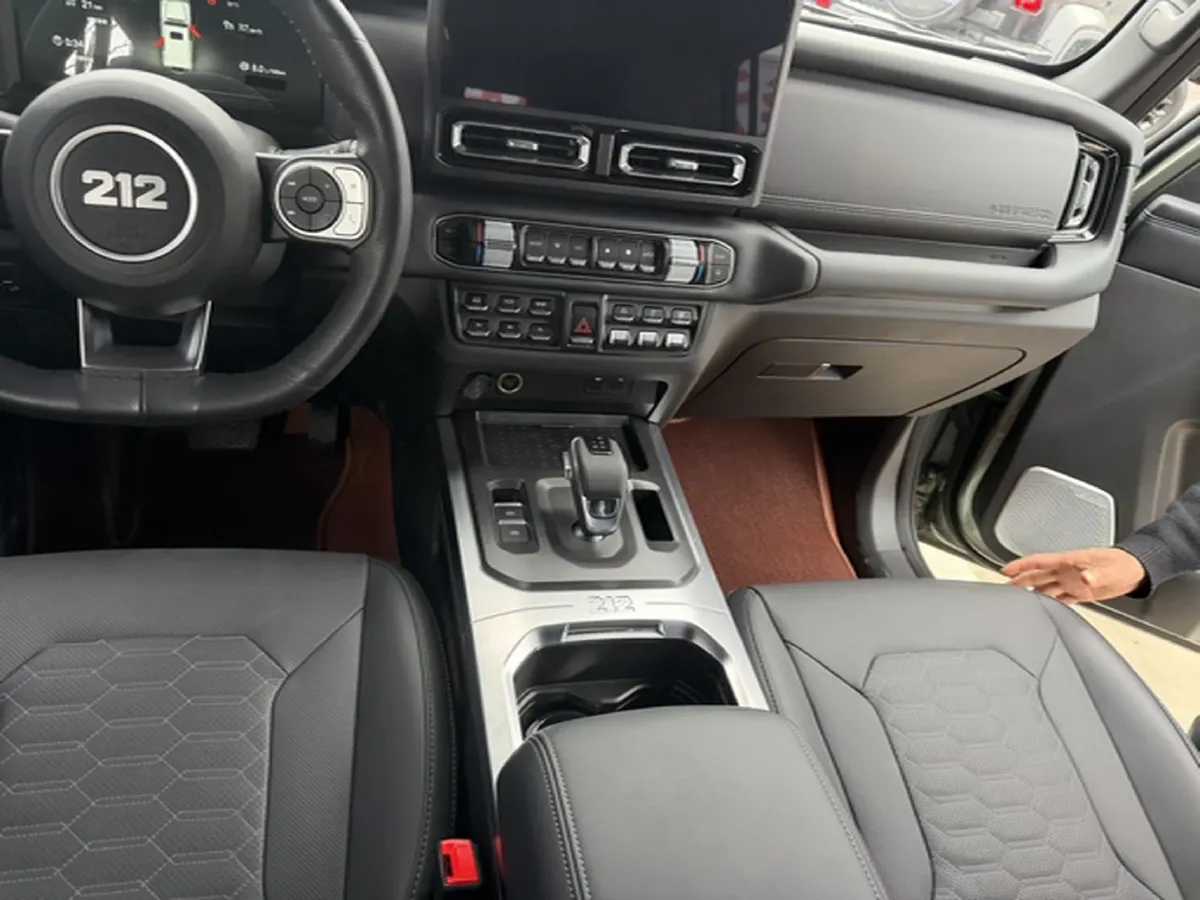 2025 212 212 T01 2.0T 170HP L4 8AT,autocango,china used car exporter,china ev exporter,chinese used car exporter,chinese used ev exporter