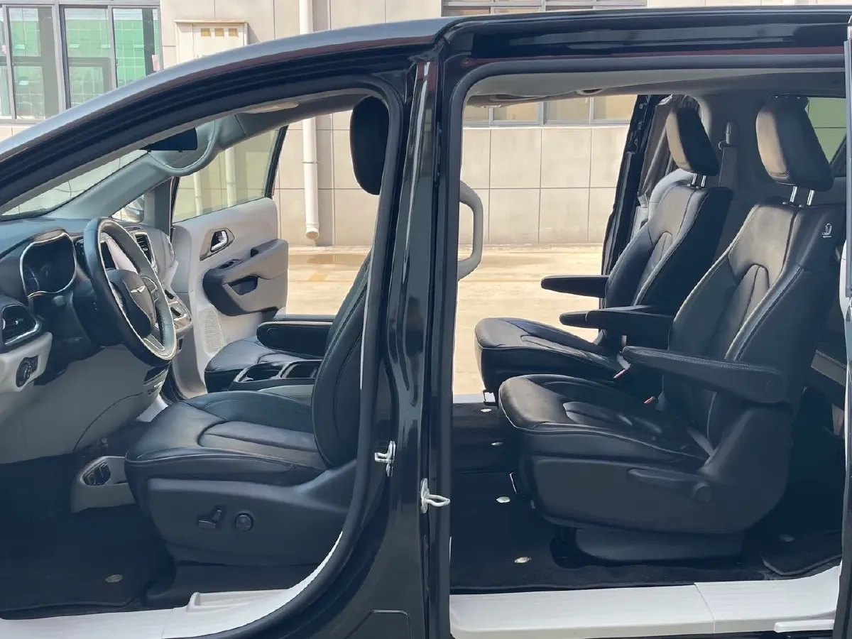 2018 Chrysler Pacifica 3.6L 245HP V6 E-CVT PHEV 16KWH,autocango,china used car exporter,china ev exporter,chinese used car exporter,chinese used ev exporter