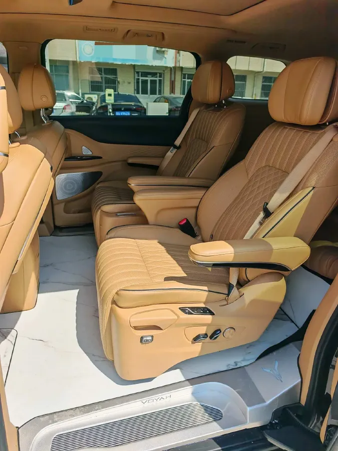 2022 Voyah Dream 1.5T 136HP L4 PHEV 25.57KWH,autocango,china used car exporter,china ev exporter,chinese used car exporter,chinese used ev exporter