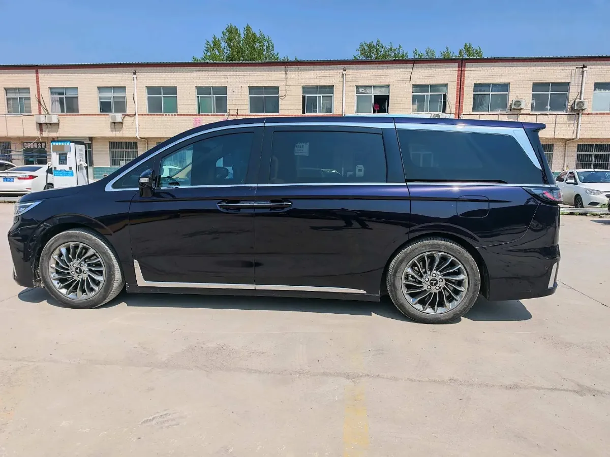 2022 Voyah Dream 1.5T 136HP L4 PHEV 25.57KWH,autocango,china used car exporter,china ev exporter,chinese used car exporter,chinese used ev exporter