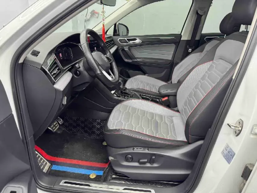 2023 Volkswagen Tiguan L 2.0T 186HP L4 7DCT,autocango,china used car exporter,china ev exporter,chinese used car exporter,chinese used ev exporter