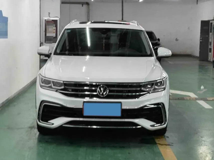 2023 Volkswagen Tiguan L 2.0T 186HP L4 7DCT,autocango,china used car exporter,china ev exporter,chinese used car exporter,chinese used ev exporter