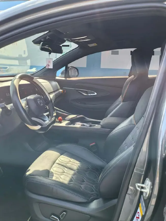 2022 ChangAn UNI-T 1.5T 188HP L4 7DCT,autocango,china used car exporter,china ev exporter,chinese used car exporter,chinese used ev exporter