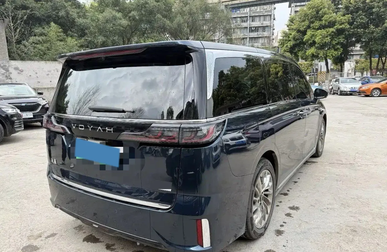2025 Voyah Dream 1.5T 150HP L4 PHEV 41.7KWH,autocango,china used car exporter,china ev exporter,chinese used car exporter,chinese used ev exporter