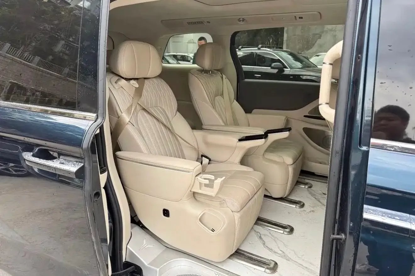 2025 Voyah Dream 1.5T 150HP L4 PHEV 41.7KWH,autocango,china used car exporter,china ev exporter,chinese used car exporter,chinese used ev exporter