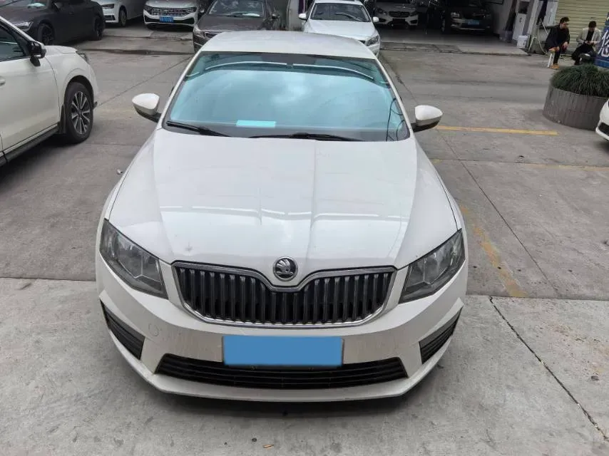 2018 Skoda Octavia 1.6L 110HP L4 5MT,autocango,china used car exporter,china ev exporter,chinese used car exporter,chinese used ev exporter