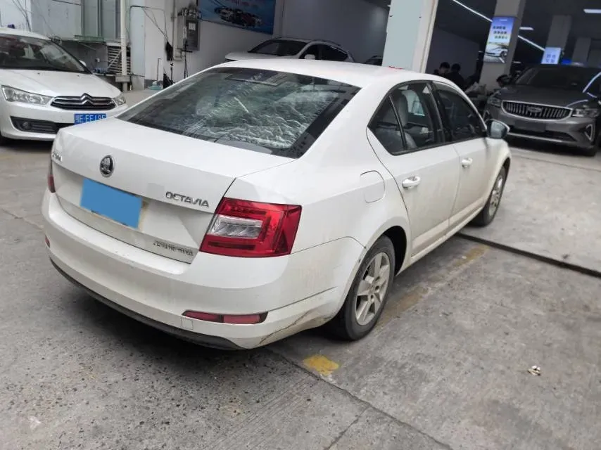 2018 Skoda Octavia 1.6L 110HP L4 5MT,autocango,china used car exporter,china ev exporter,chinese used car exporter,chinese used ev exporter