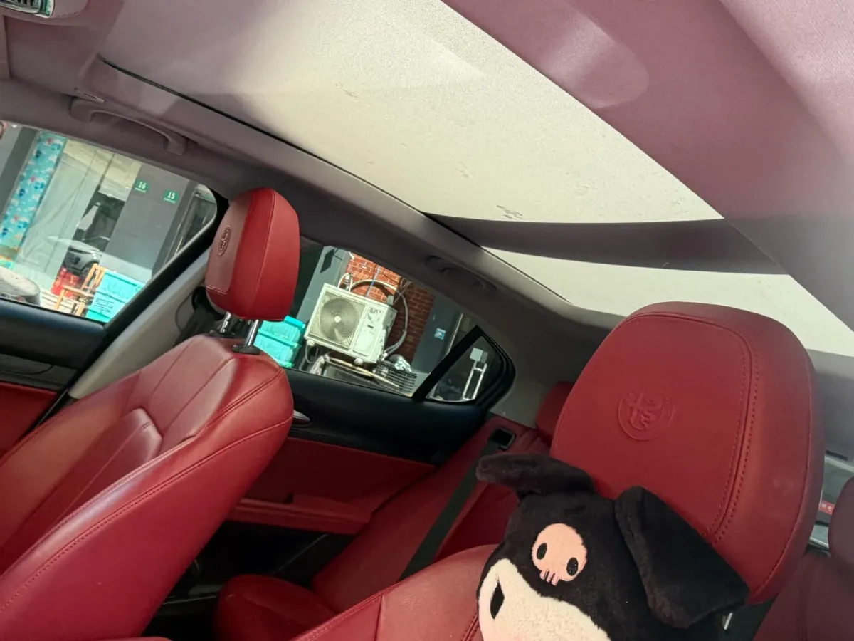 2017 Jaguar XE 2.0T 240HP L4 8AT,autocango,china used car exporter,china ev exporter,chinese used car exporter,chinese used ev exporter