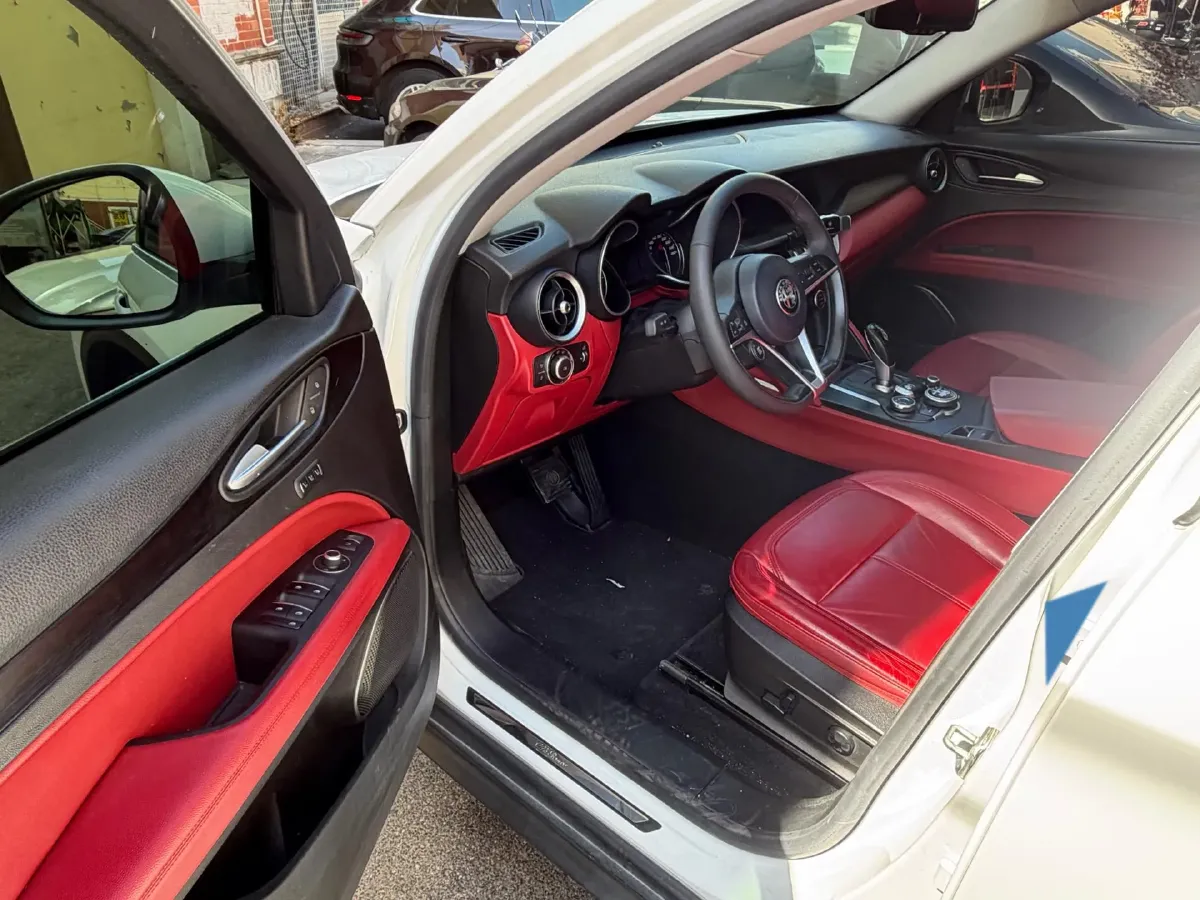 2017 Jaguar XE 2.0T 240HP L4 8AT,autocango,china used car exporter,china ev exporter,chinese used car exporter,chinese used ev exporter