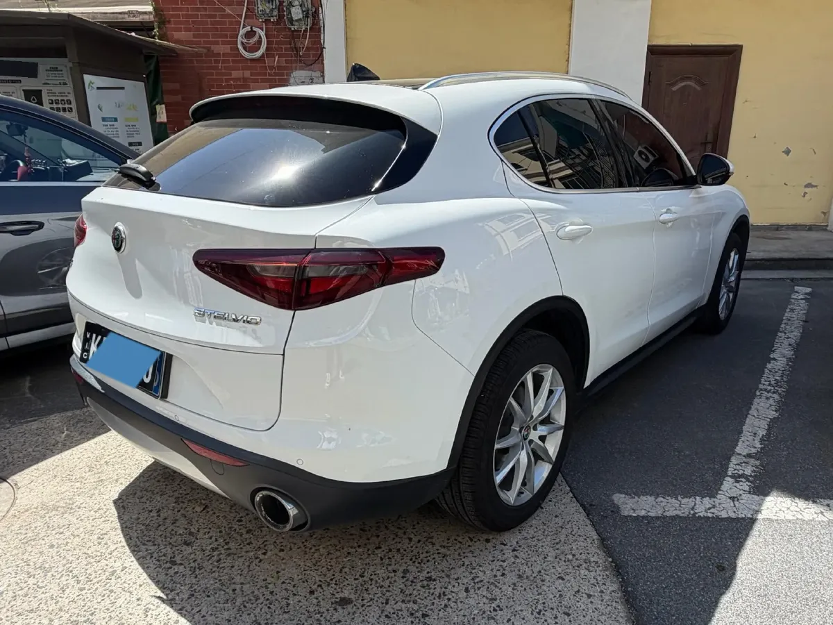 2017 Jaguar XE 2.0T 240HP L4 8AT,autocango,china used car exporter,china ev exporter,chinese used car exporter,chinese used ev exporter