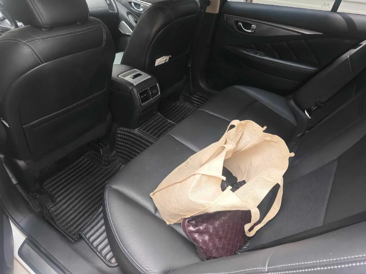 2018 Jeep Grand Commander 2.0T 265HP L4 9AT,autocango,china used car exporter,china ev exporter,chinese used car exporter,chinese used ev exporter