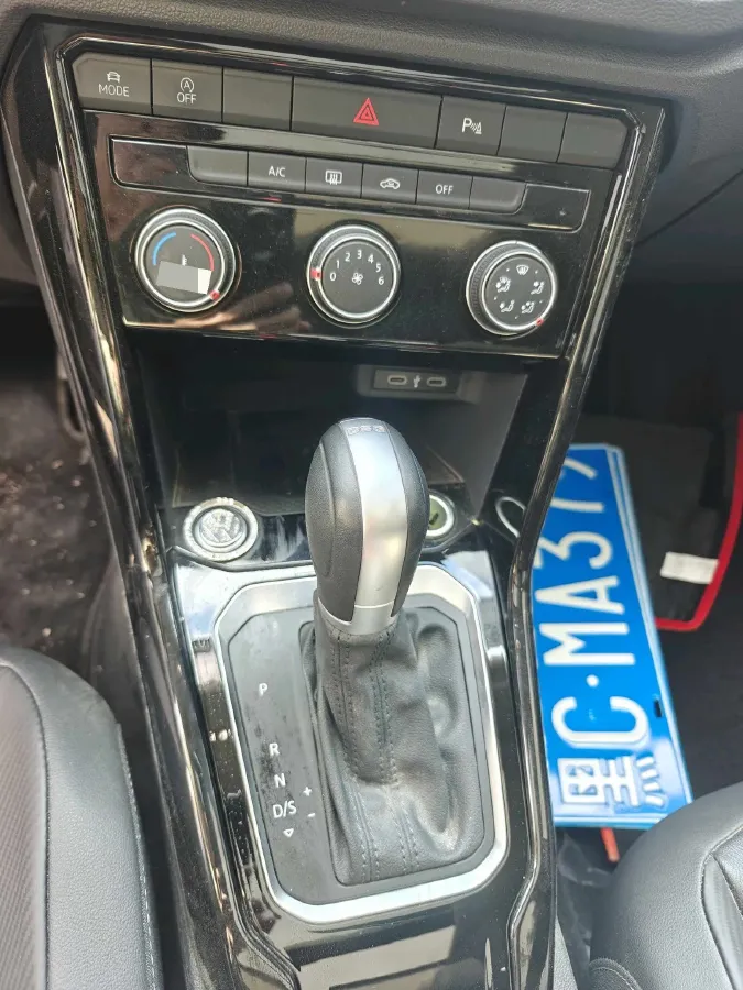 2022 Volkswagen T-Roc 1.4T 150HP L4 7DCT,autocango,china used car exporter,china ev exporter,chinese used car exporter,chinese used ev exporter