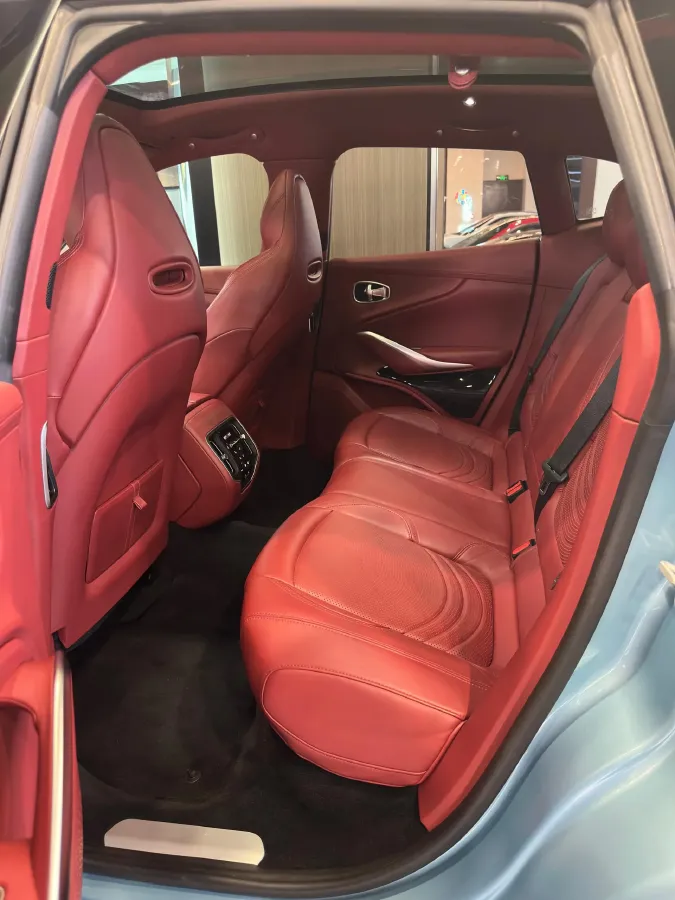 2022 Aston Martin DBX 3.0T 435HP L6 9AT,autocango,china used car exporter,china ev exporter,chinese used car exporter,chinese used ev exporter