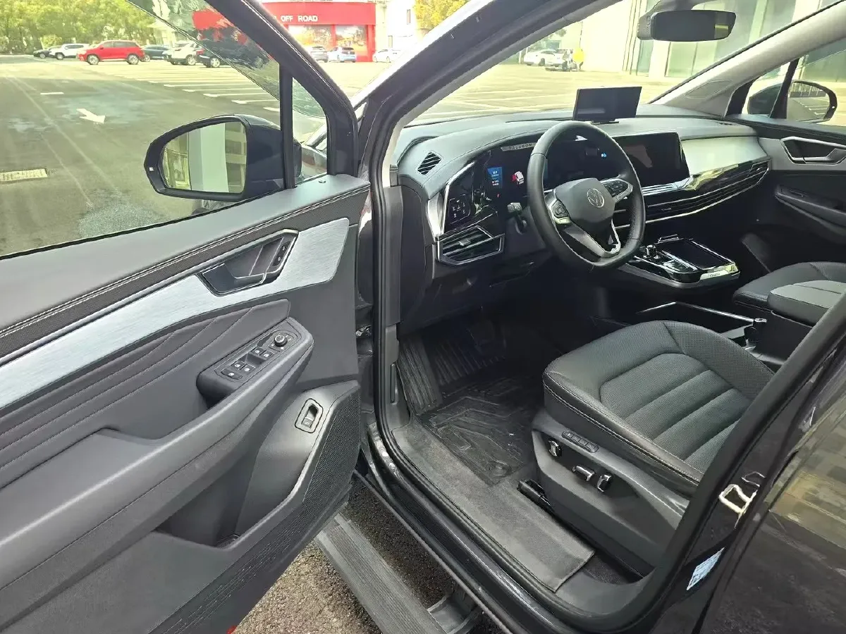 2023 Volkswagen Talagon 2.0T 220HP L4 7DCT,autocango,china used car exporter,china ev exporter,chinese used car exporter,chinese used ev exporter