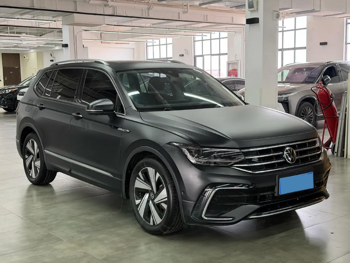 2023 Volkswagen Tiguan L 2.0T 186HP L4 7DCT,autocango,china used car exporter,china ev exporter,chinese used car exporter,chinese used ev exporter