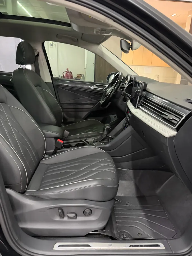 2023 Volkswagen Tiguan L 2.0T 186HP L4 7DCT,autocango,china used car exporter,china ev exporter,chinese used car exporter,chinese used ev exporter