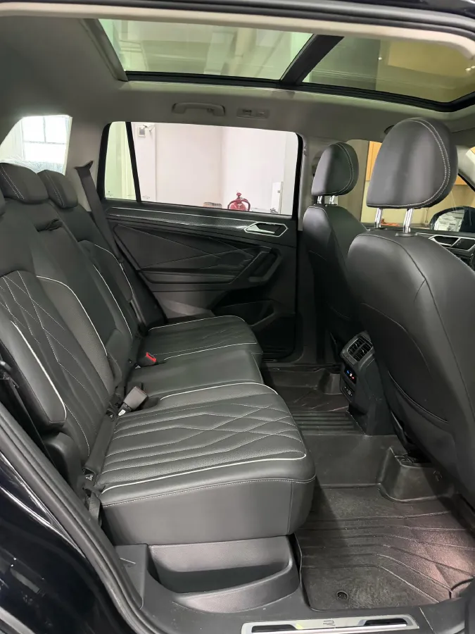 2023 Volkswagen Tiguan L 2.0T 186HP L4 7DCT,autocango,china used car exporter,china ev exporter,chinese used car exporter,chinese used ev exporter
