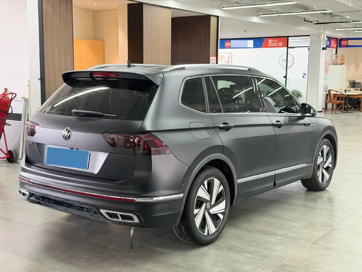 2023 Volkswagen Tiguan L 2.0T 186HP L4 7DCT,autocango,china used car exporter,china ev exporter,chinese used car exporter,chinese used ev exporter