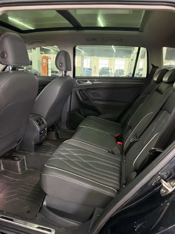 2023 Volkswagen Tiguan L 2.0T 186HP L4 7DCT,autocango,china used car exporter,china ev exporter,chinese used car exporter,chinese used ev exporter