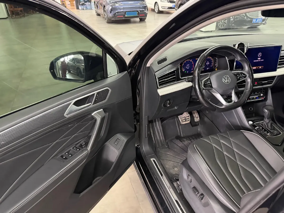 2023 Volkswagen Tiguan L 2.0T 186HP L4 7DCT,autocango,china used car exporter,china ev exporter,chinese used car exporter,chinese used ev exporter