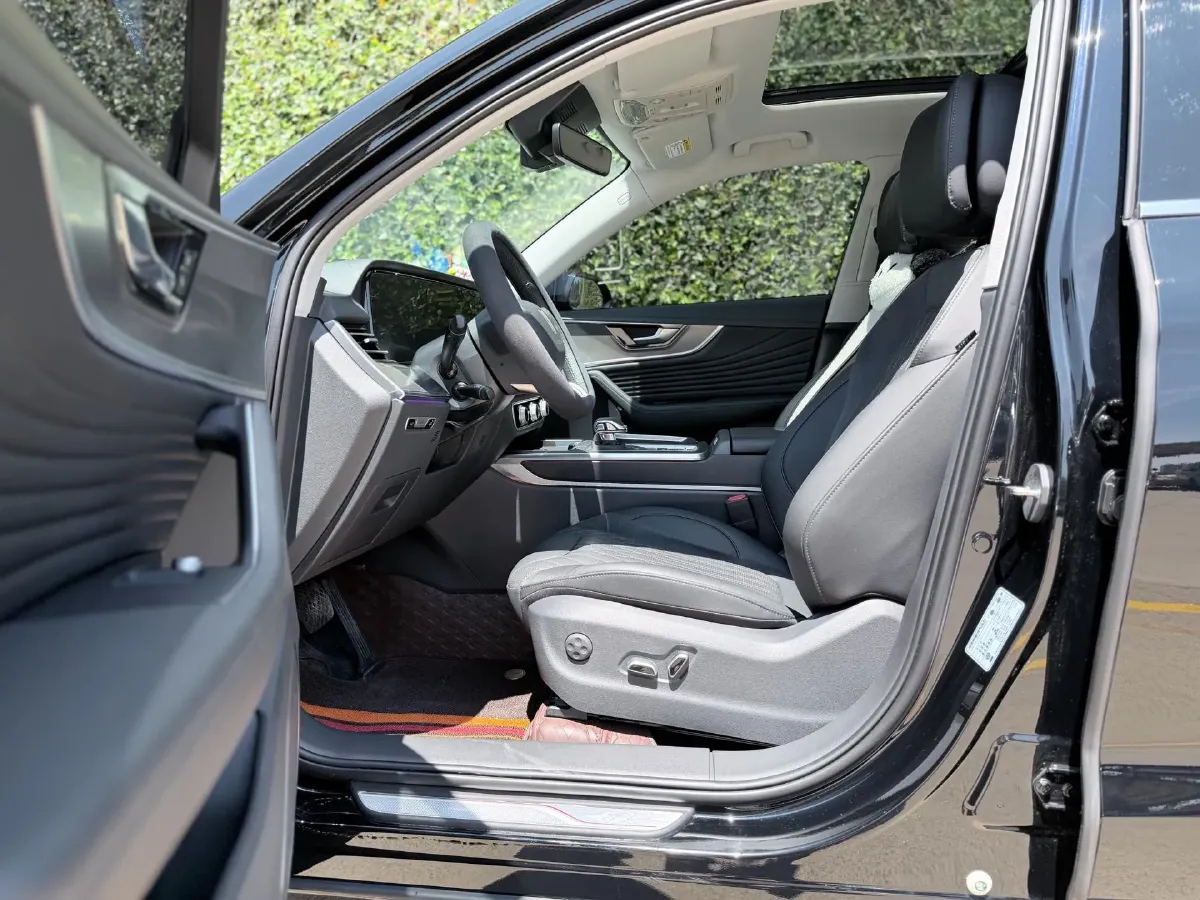 2023 HongQi HS5 2.0T 252HP L4 8AT,autocango,china used car exporter,china ev exporter,chinese used car exporter,chinese used ev exporter